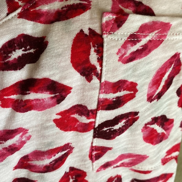 NEW torrid lips V neck top - Picture 6 of 8